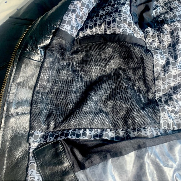 Quicksilver Leather Snowboard/Ski Mens Jacket. Size M. Faux fur hood, zip front - Picture 9 of 16